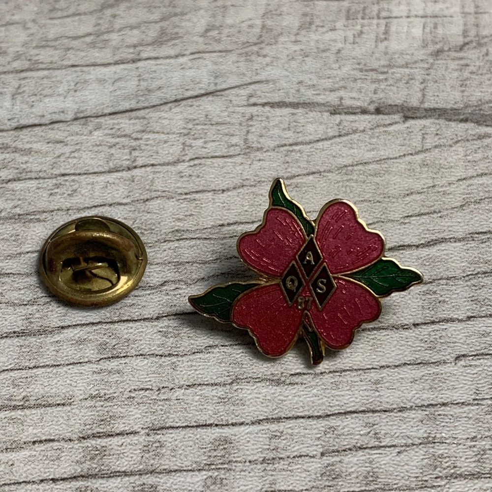 Vintage 1986 LF/BBP Enamel Pink Dogwood Flower Pin QAS 87 Gold Tone Lapel Pin